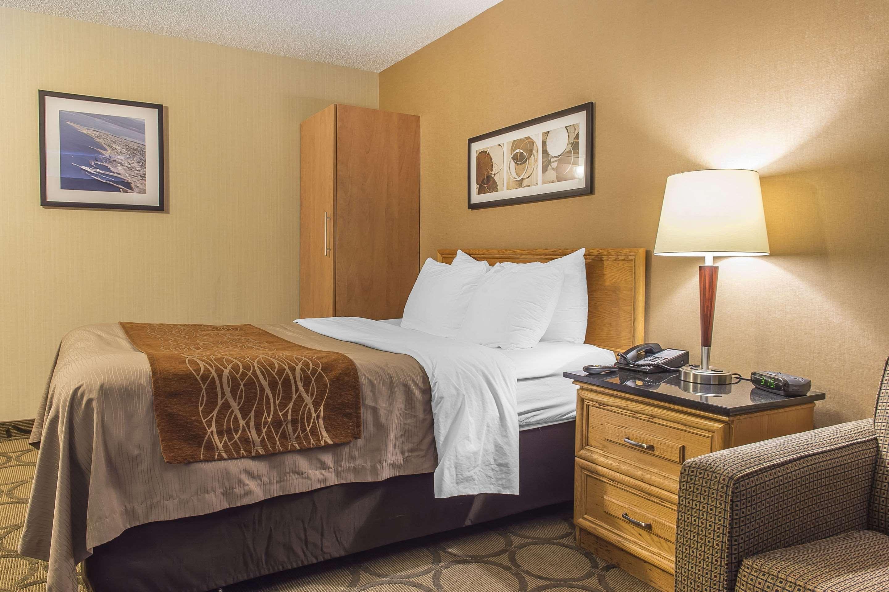 Comfort Inn Sept-Îles Екстериор снимка