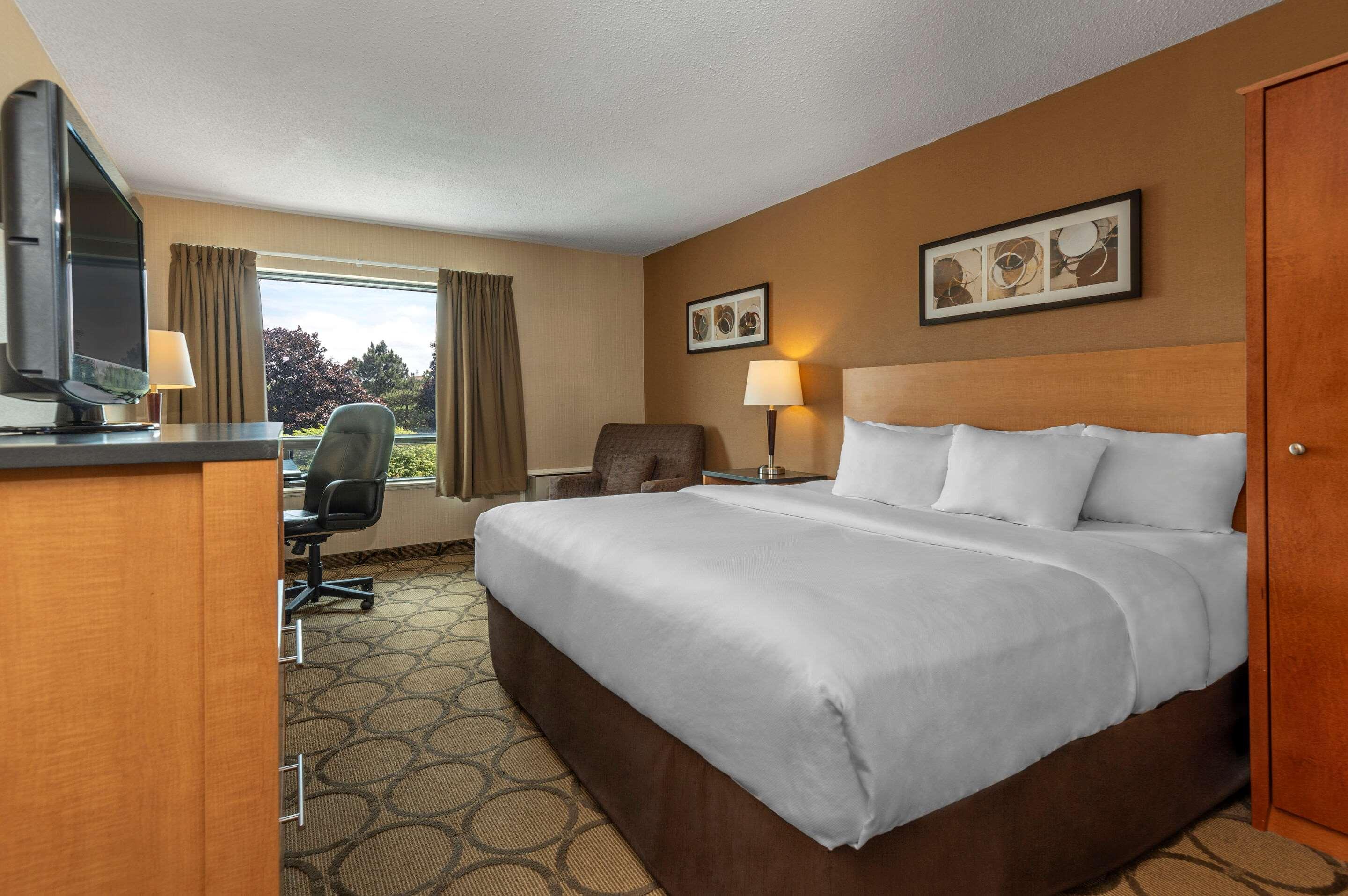 Comfort Inn Sept-Îles Екстериор снимка