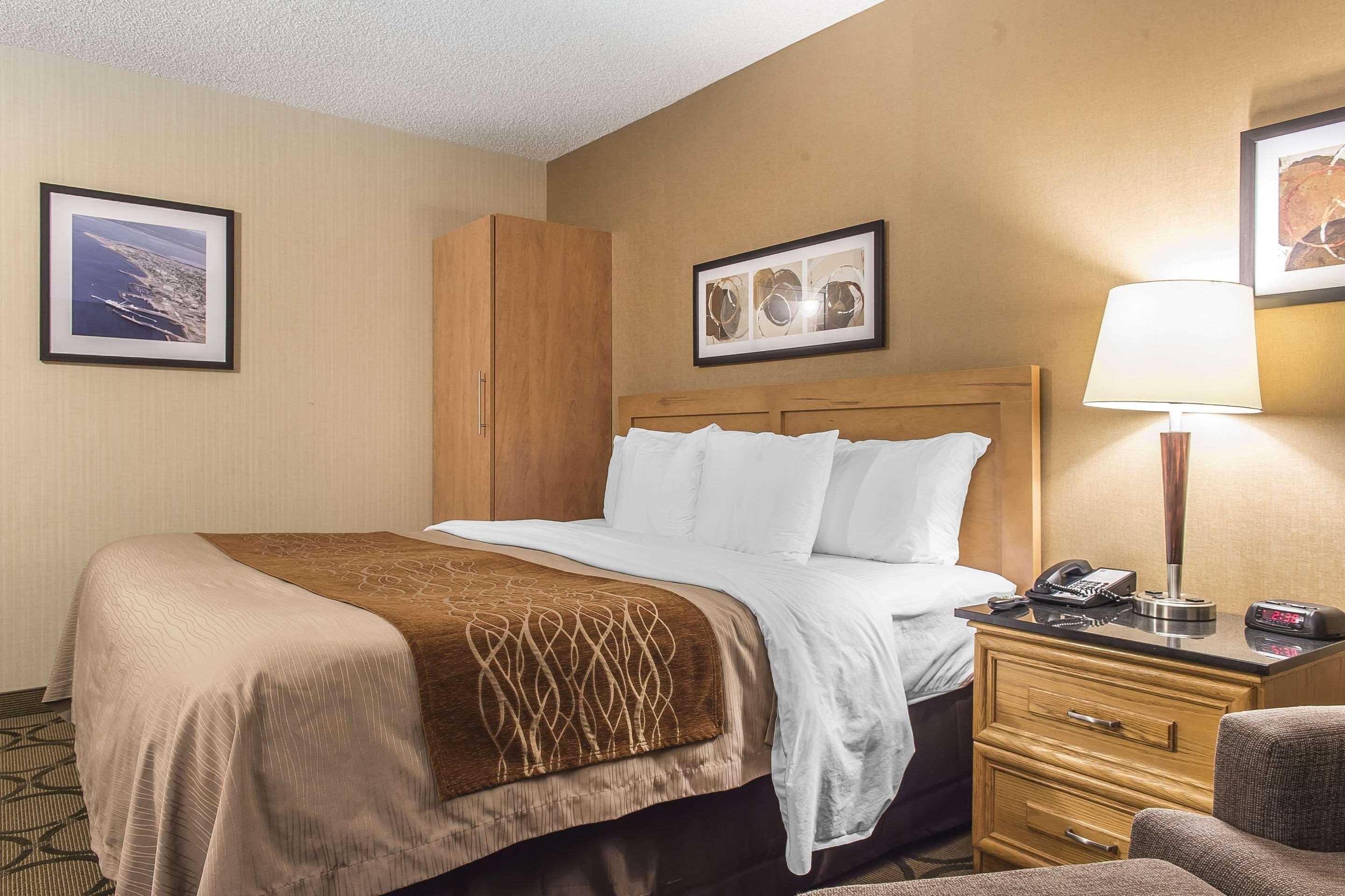 Comfort Inn Sept-Îles Екстериор снимка