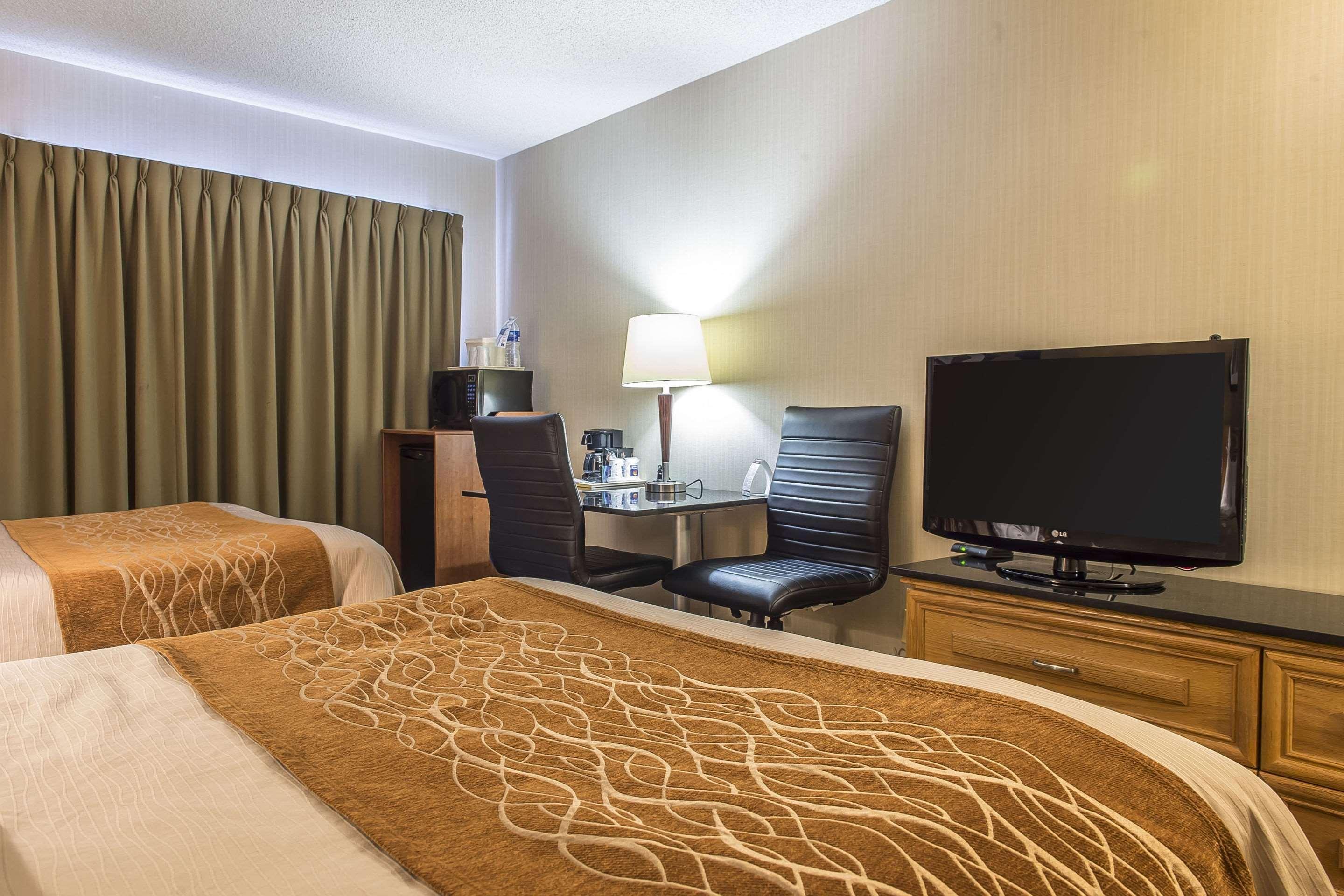 Comfort Inn Sept-Îles Екстериор снимка