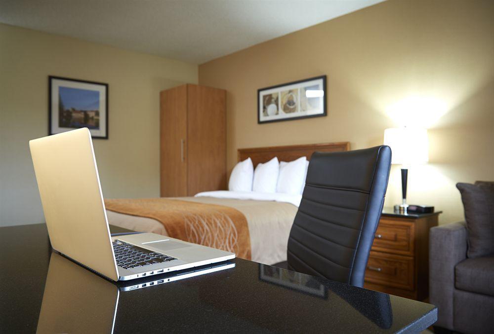 Comfort Inn Sept-Îles Екстериор снимка