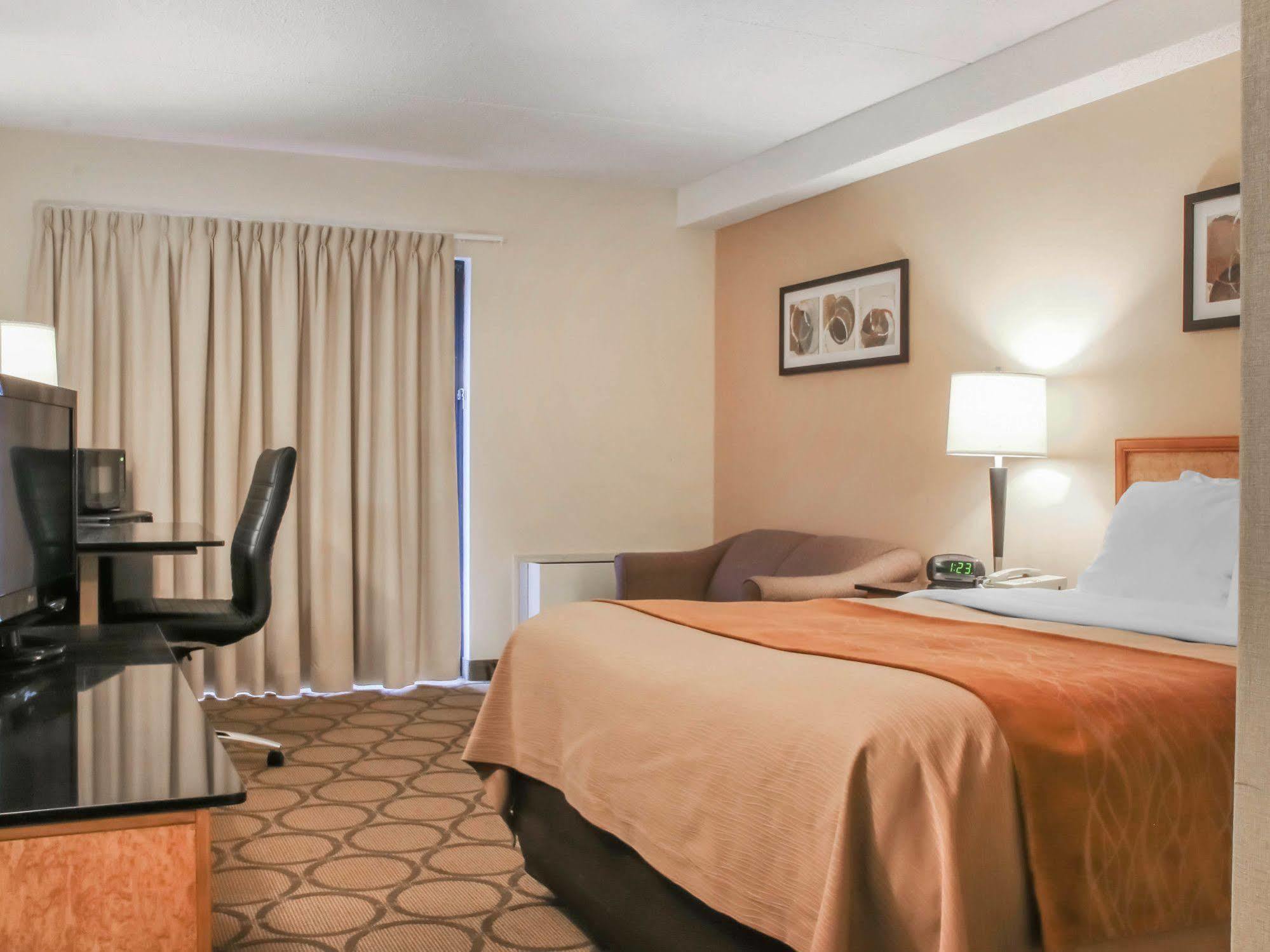 Comfort Inn Sept-Îles Екстериор снимка