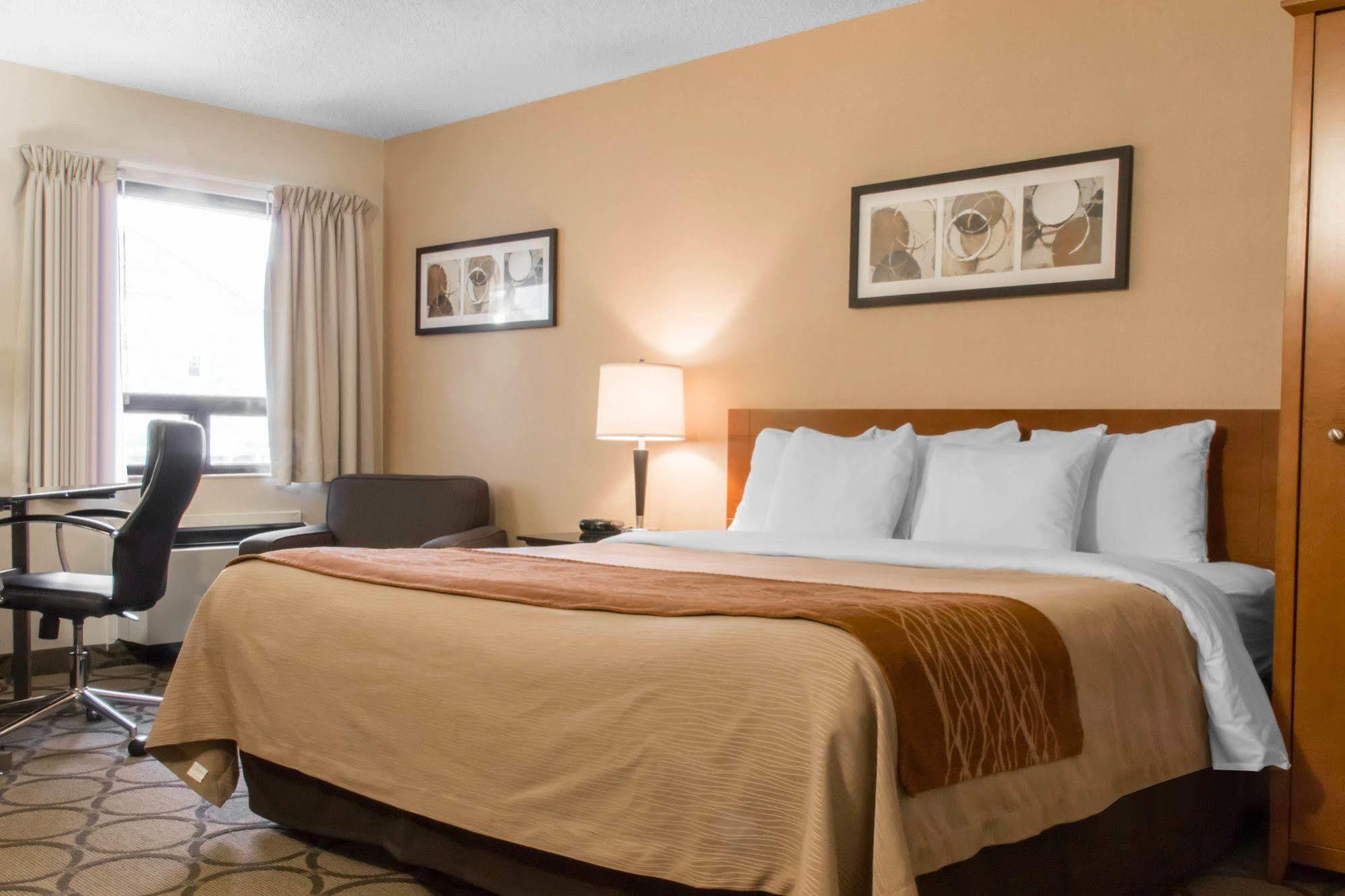 Comfort Inn Sept-Îles Екстериор снимка