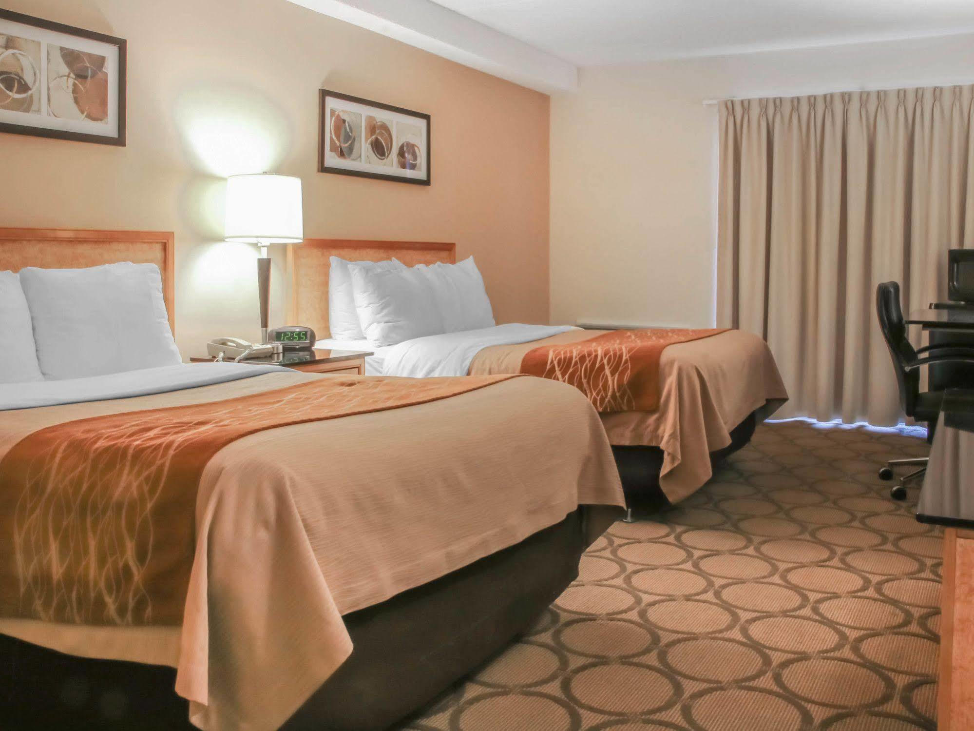Comfort Inn Sept-Îles Екстериор снимка